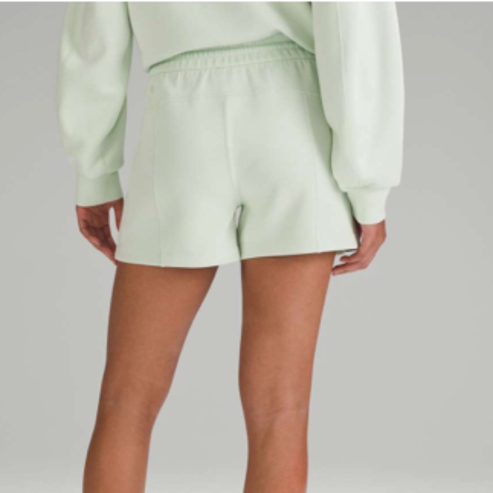 Lululemon Softstreme High-Rise Short 4" Kohlrabi Green Size 4